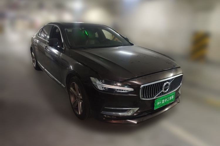 Used Volvo S90 2019 T5 Zhiyi Edition Front Right 45 Deg