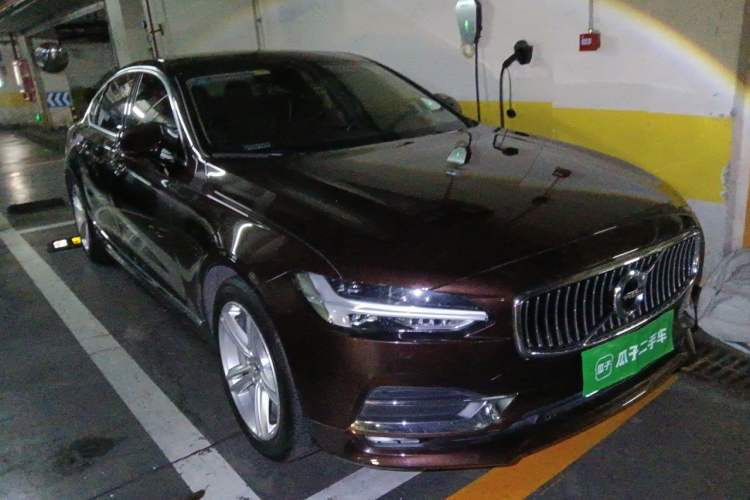 Used Volvo S90 2019 T5 Zhiyi Edition Front Right 45 Deg