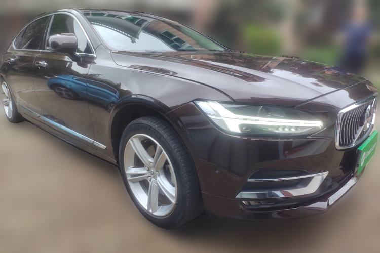 Used Volvo S90 2019 T5 Zhiyuan Edition Front Right 45 Deg