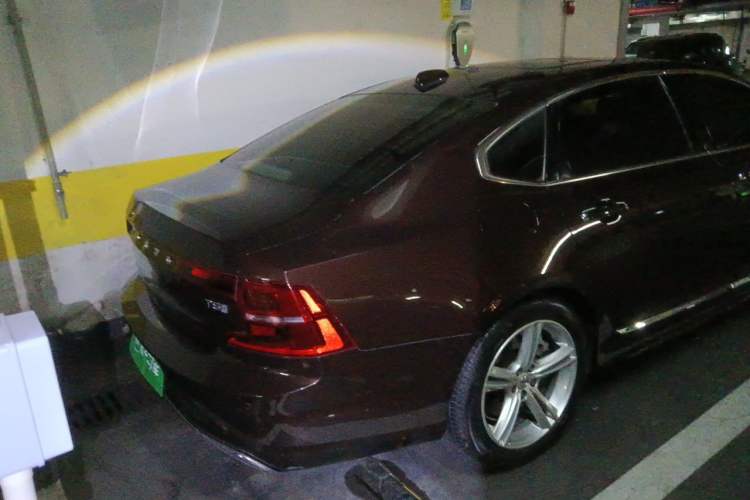 Used Volvo S90 2019 T5 Zhiyi Edition Rear Right 45 Deg