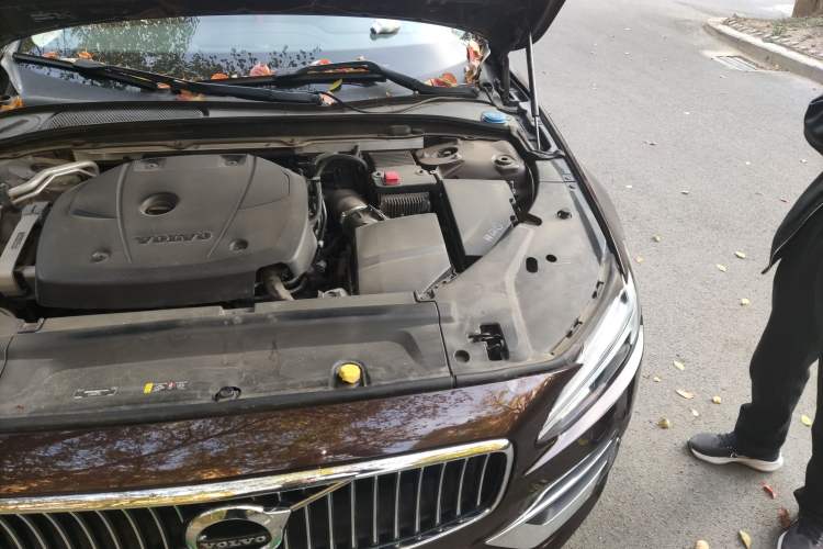 Used Volvo S90 2019 T5 Zhiyi Edition Engine Bay Left