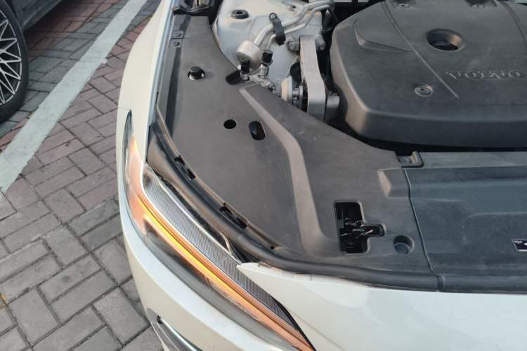 Used Volvo S90 2019 T5 Zhiyi Edition Engine Bay Right