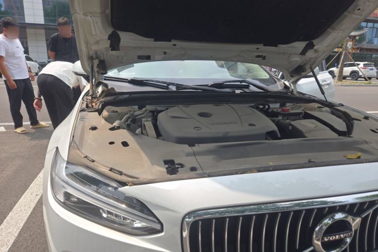 Used Volvo S90 2019 T5 Zhiyi Edition Engine Bay Right