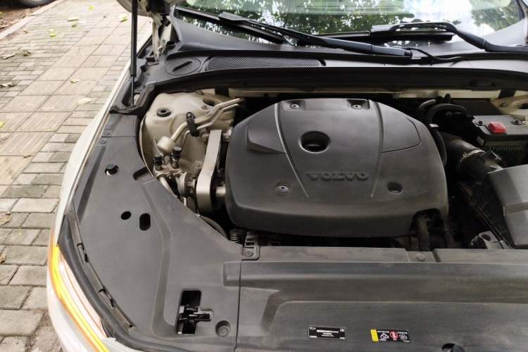 Used Volvo S90 2019 T5 Zhiya Edition Engine Bay Right