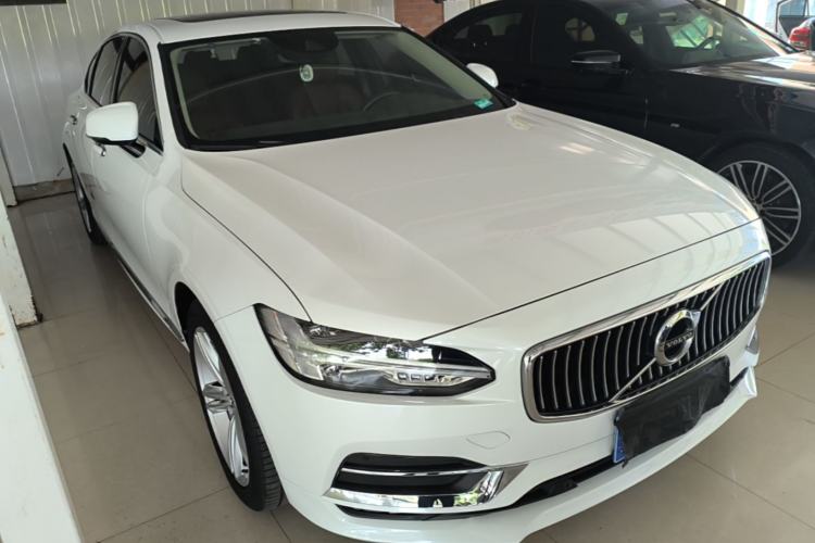 Used Volvo S90 2019 T5 Zhiyi Edition Front Right 45 Deg