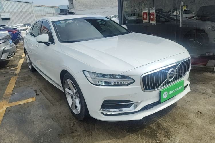 Used Volvo S90 2019 T5 Zhiyi Edition Front Right 45 Deg