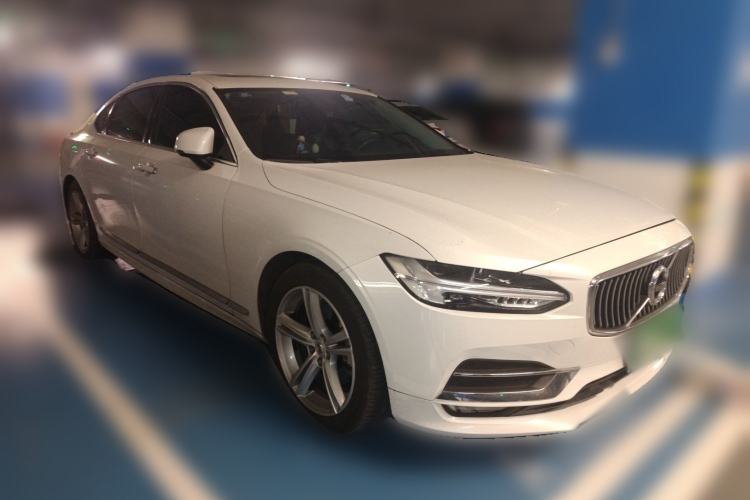 Used Volvo S90 2019 T5 Zhiyuan Edition Front Right 45 Deg