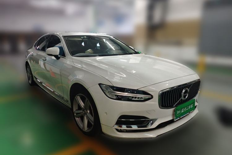 Used Volvo S90 2019 T5 Zhiyuan Edition Front Right 45 Deg