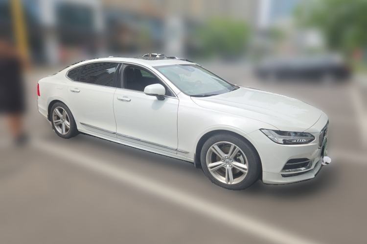 Used Volvo S90 2019 T5 Zhiyi Edition Front Right 45 Deg