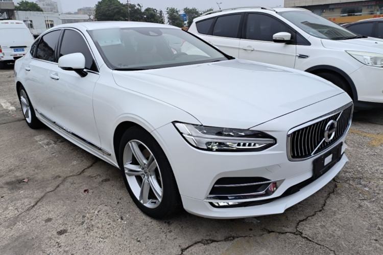 Used Volvo S90 2019 T5 Zhiyi Edition Front Right 45 Deg