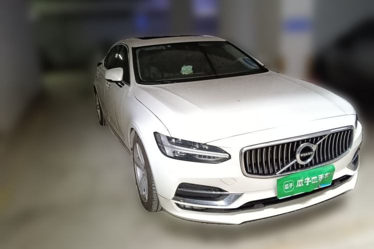 Used Volvo S90 2019 T5 Zhiyi Edition Front Right 45 Deg