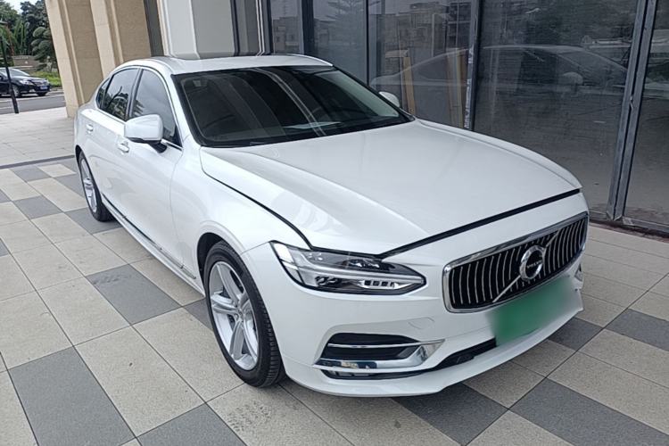 Used Volvo S90 2019 T5 Zhiyi Edition Front Right 45 Deg