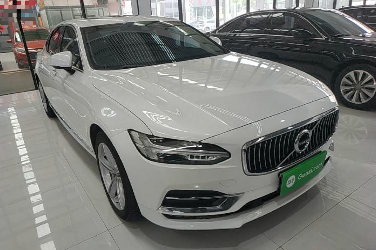 Used Volvo S90 2019 T5 Zhiyi Edition Front Right 45 Deg