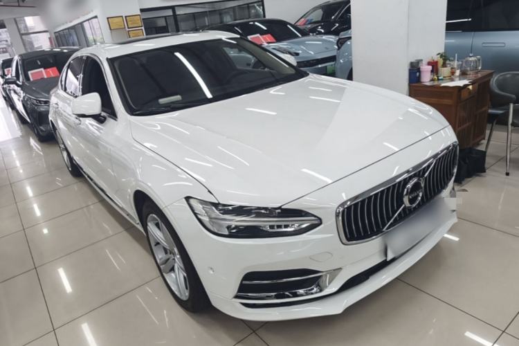 Used Volvo S90 2019 T5 Zhiyuan Edition Front Right 45 Deg