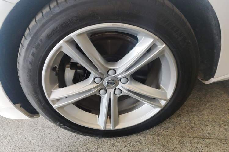 Used Volvo S90 2019 T5 Zhiyuan Edition Left Front Wheel Hub