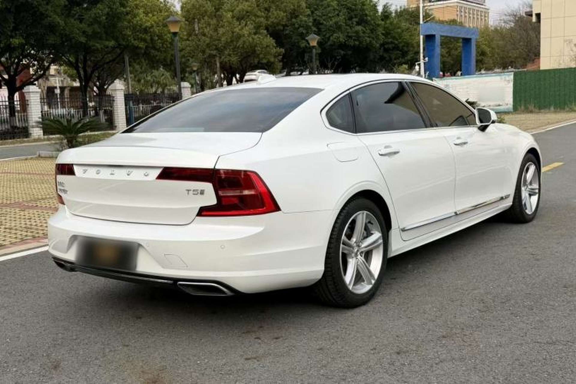 Used Volvo S90 2019 T5 Zhiyi Edition Rear Right 45 Deg
