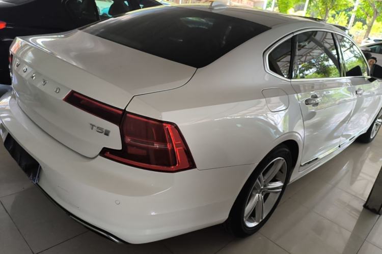 Used Volvo S90 2019 T5 Zhiyi Edition Rear Right 45 Deg
