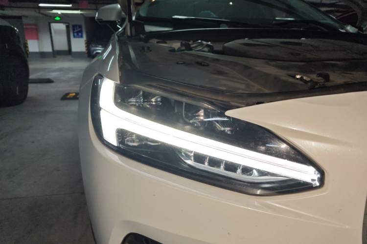 Used Volvo S90 2019 T5 Zhiyuan Edition Right Front Headlight