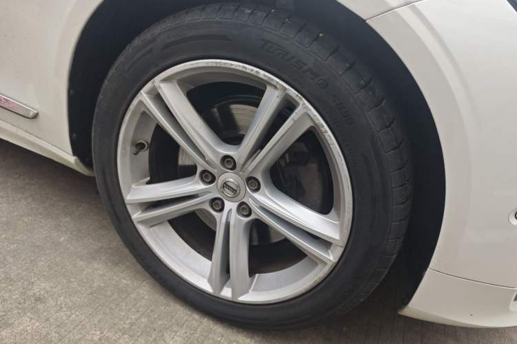 Used Volvo S90 2019 T5 Zhiyuan Edition Right Front Wheel Hub