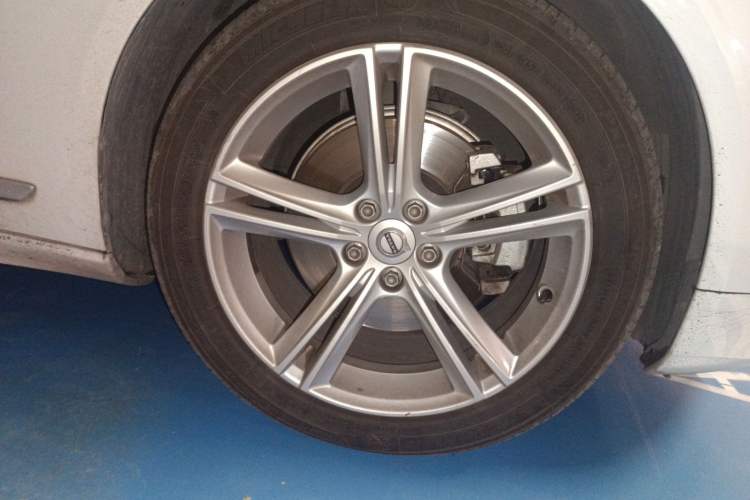 Used Volvo S90 2019 T5 Zhiyuan Edition Right Front Wheel Hub