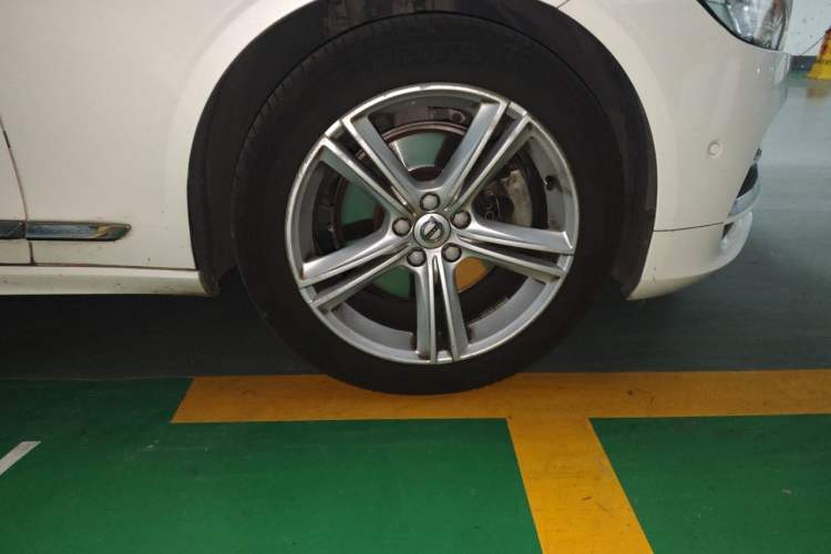 Used Volvo S90 2019 T5 Zhiyuan Edition Right Front Wheel Hub