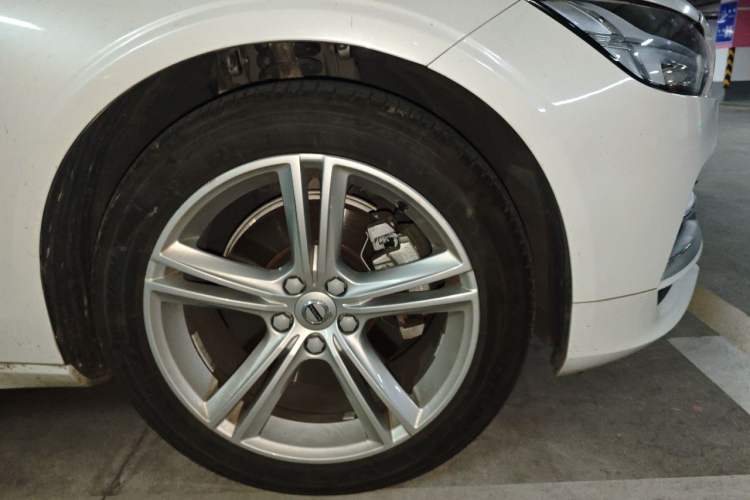 Used Volvo S90 2019 T5 Zhiyuan Edition Right Front Wheel Hub
