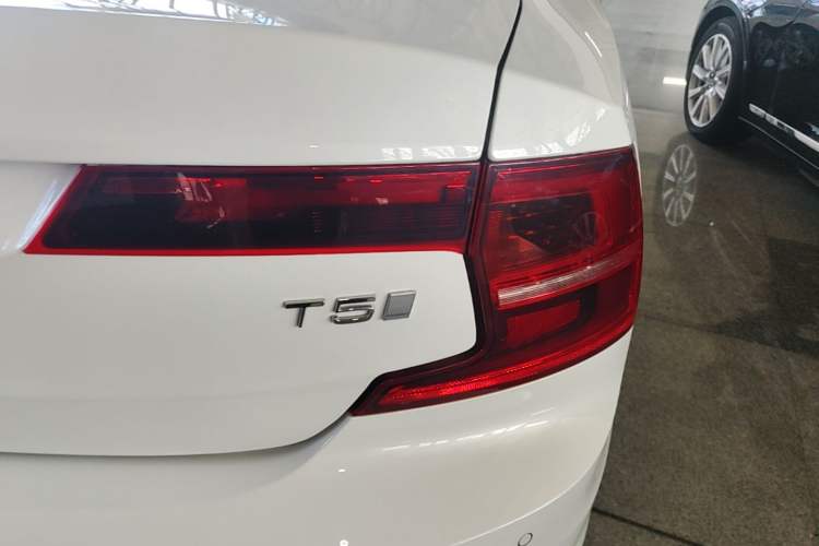 Used Volvo S90 2019 T5 Zhiyuan Edition Right Rear Taillight