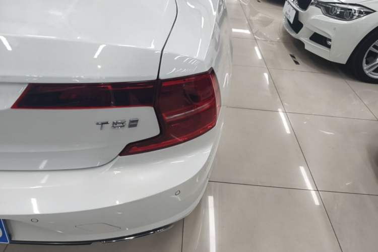 Used Volvo S90 2019 T5 Zhiyuan Edition Right Rear Taillight