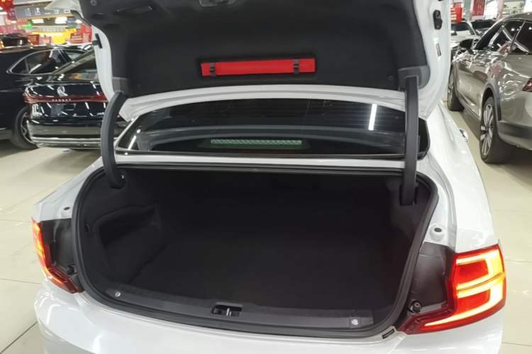 Used Volvo S90 2019 T5 Zhiyi Edition Trunk