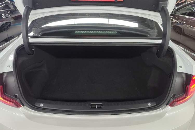 Used Volvo S90 2019 T5 Zhiyuan Edition Trunk