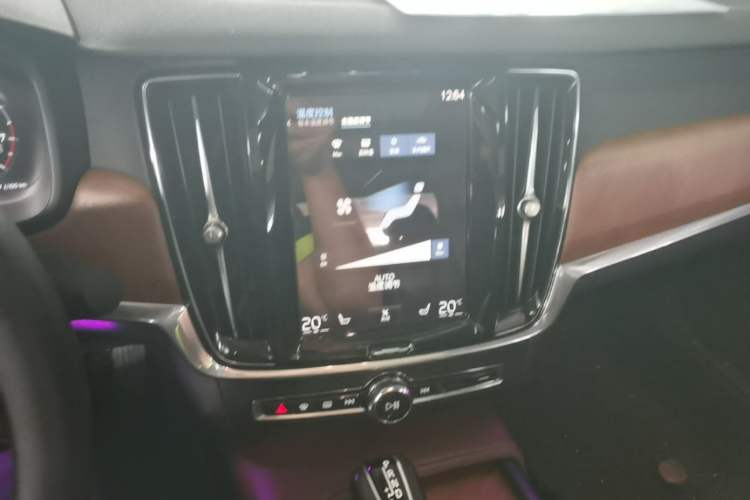 Used Volvo S90 2020 T5 Zhiyi Luxury Edition Audio And AC Panel