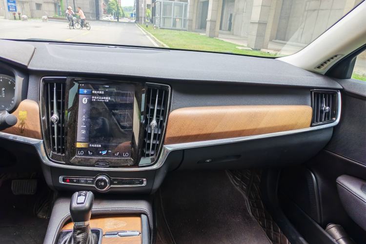 Used Volvo S90 2020 T5 Zhiyi Luxury Edition Audio And AC Panel