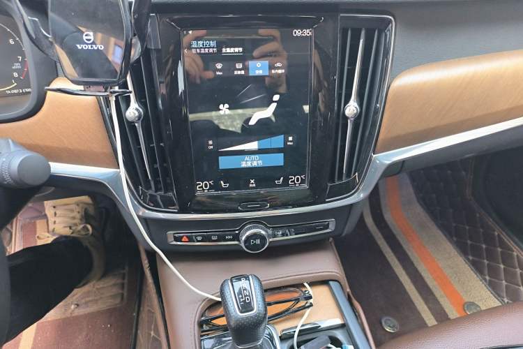Used Volvo S90 2020 T5 Zhiyi Luxury Edition Audio And AC Panel
