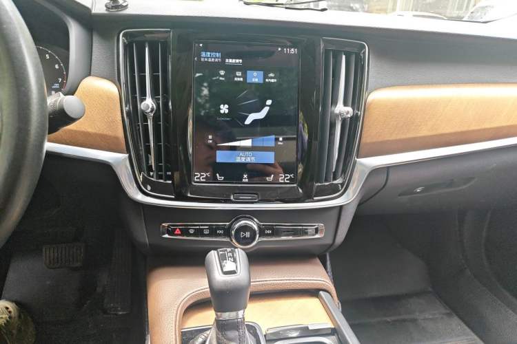 Used Volvo S90 2020 T5 Zhiyi Luxury Edition Audio And AC Panel