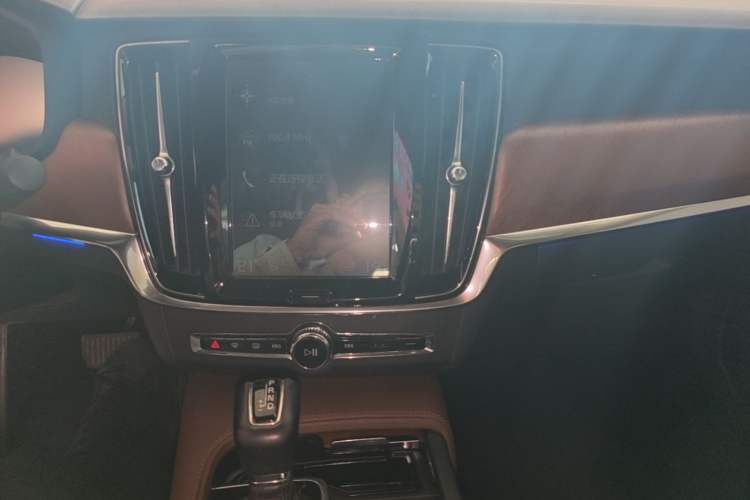 Used Volvo S90 2020 T5 Zhiyi Luxury Edition Audio And AC Panel