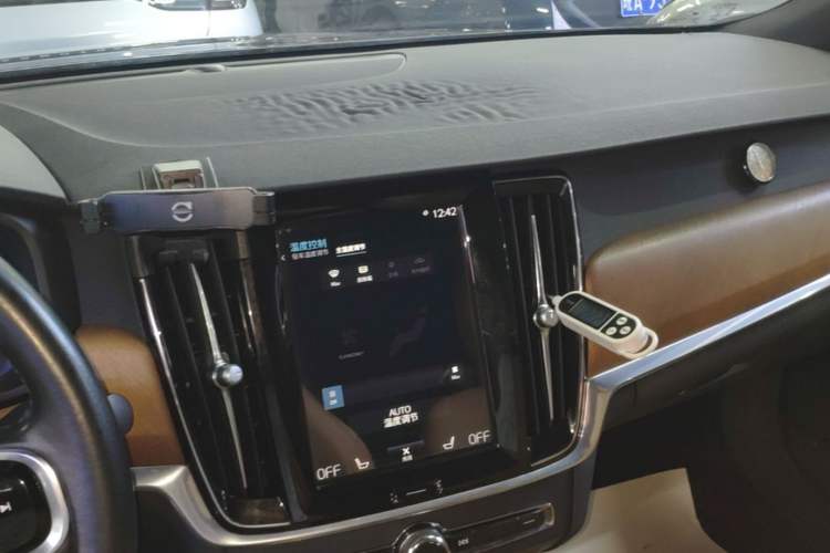 Used Volvo S90 2020 T5 Zhiyi Luxury Edition Audio And AC Panel