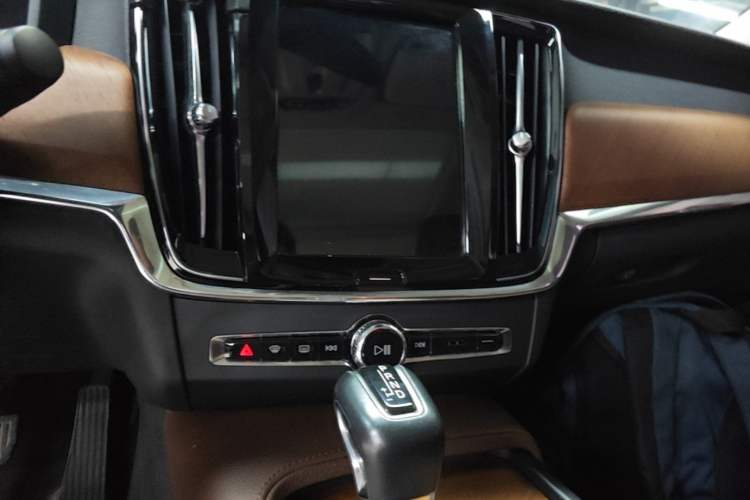 Used Volvo S90 2020 T5 Zhiyi Luxury Edition Audio And AC Panel