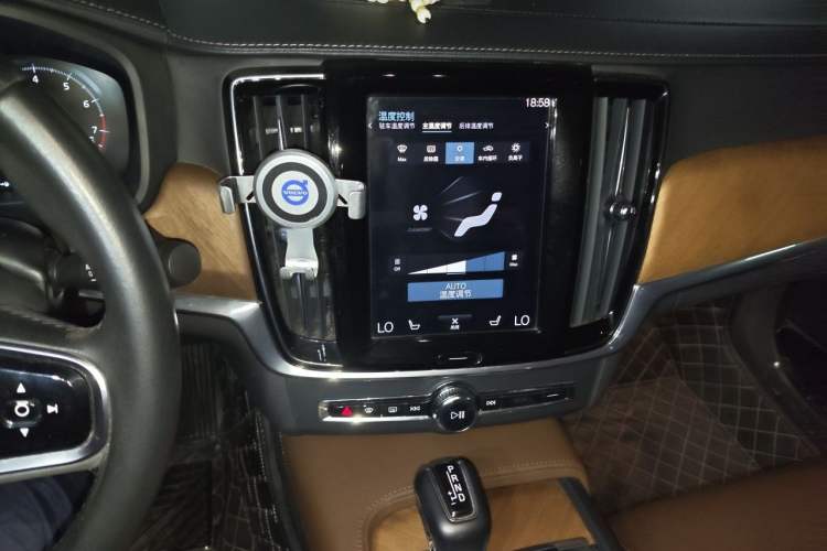 Used Volvo S90 2020 T5 Zhiyuan Luxury Edition Audio And AC Panel