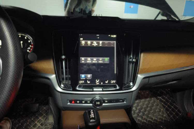 Used Volvo S90 2020 T5 Zhiyi Luxury Edition Audio And AC Panel