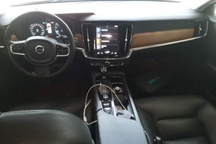 Used Volvo S90 2020 T5 Zhiyi Luxury Edition Center Console