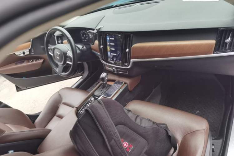 Used Volvo S90 2020 T5 Zhiyi Luxury Edition Center Console