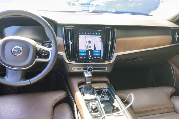 Used Volvo S90 2020 T5 Zhiyuan Luxury Edition Center Console