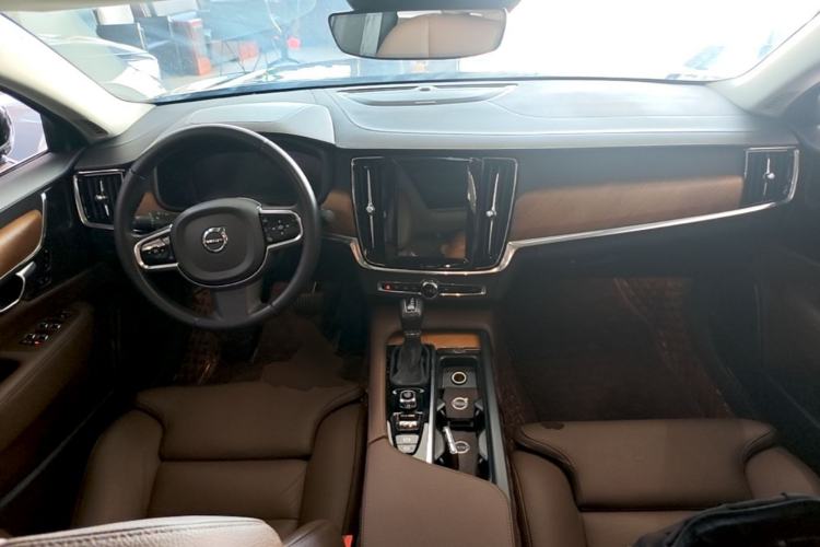 Used Volvo S90 2020 Facelift T5 Smart & Luxurious Edition Center Console