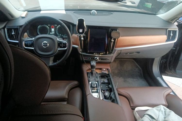Used Volvo S90 2020 Facelift T5 Smart Luxury Edition Center Console