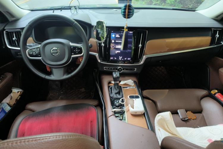 Used Volvo S90 2020 Facelift T5 Smart & Luxurious Edition Center Console