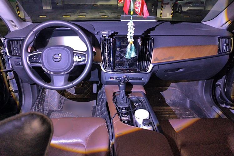 Used Volvo S90 2020 T5 Zhiyi Luxury Edition Center Console