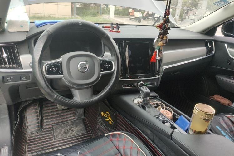 Used Volvo S90 2020 T4 SmartDrive Luxury Edition Center Console