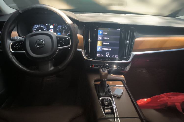 Used Volvo S90 2020 T5 Zhiyuan Luxury Edition Center Console