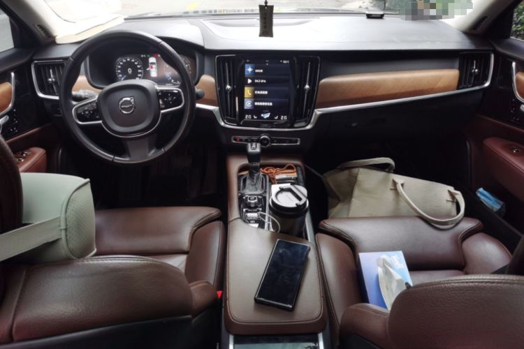 Used Volvo S90 2020 Facelift T5 Smart & Luxurious Edition Center Console