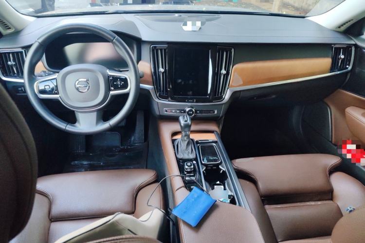 Used Volvo S90 2020 Facelift T5 Smart & Luxurious Edition Center Console